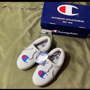 Champion Slippers Gray Women’s 9 / Men’s 7 NWT & comes with box